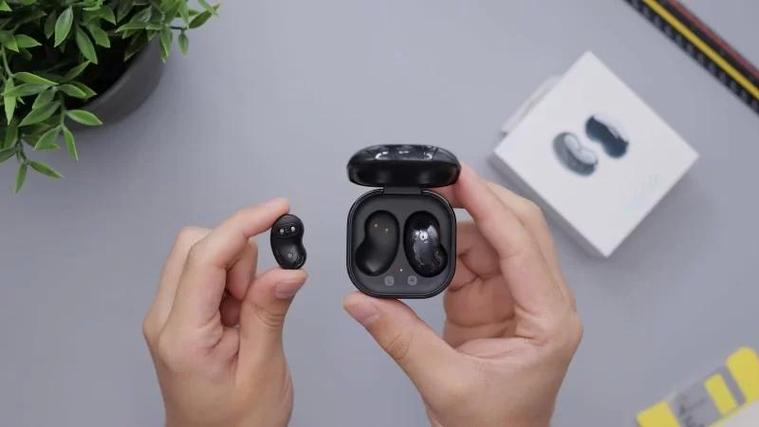蓝牙耳机电满的为啥老关机