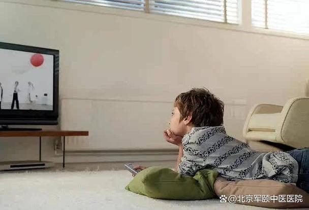 看电视就眨眼怎么回事