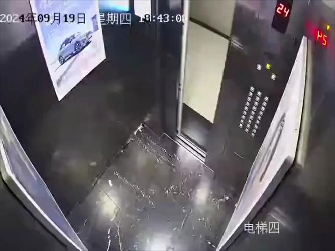 电梯里的监控