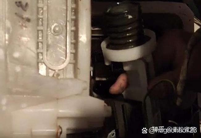 三洋滚筒洗衣机过滤网在哪里