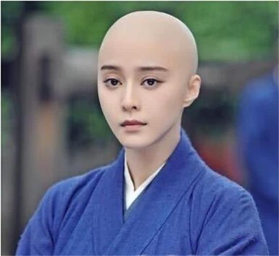 女子强行剃光头视频