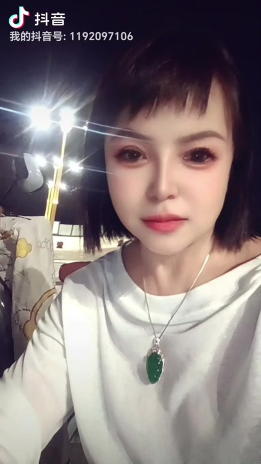 抖音怎么拍两个人一边一个