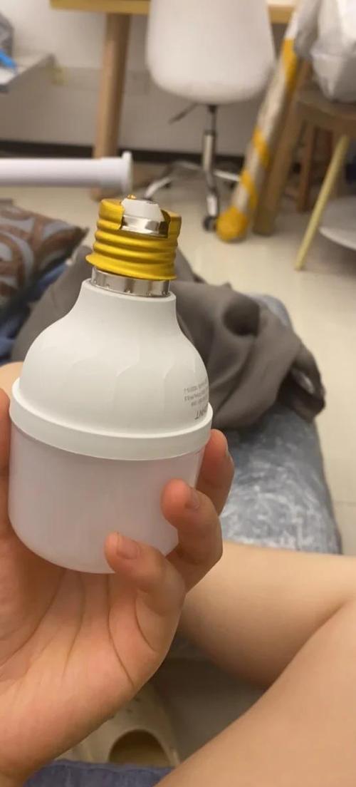 灯泡拧掉还通电吗
