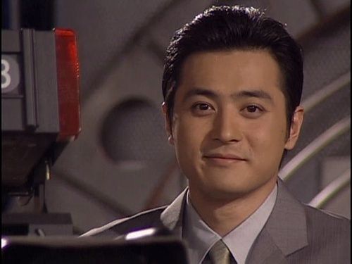 爱上女主播男主角