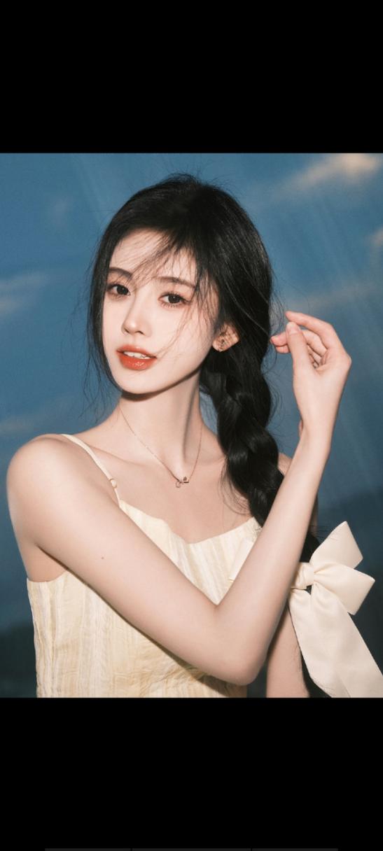鞠婧祎正脸超清全屏壁纸
