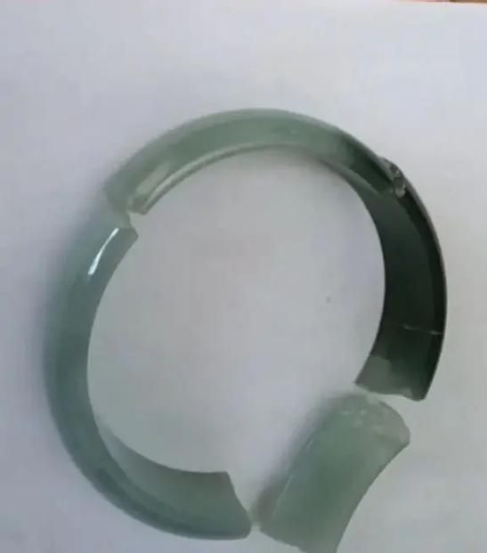 玉镯断裂修复后,还有灵性吗?缩略图