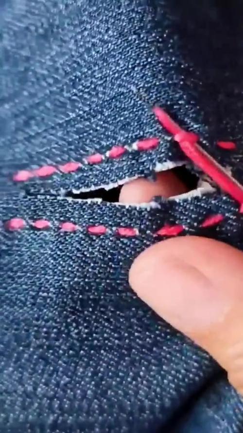衣服上破了一条长缝怎样修补