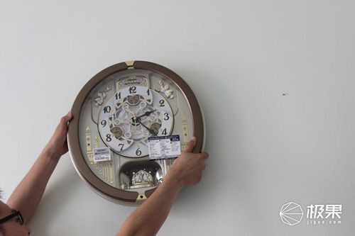 墙上挂钟怎么调整时间