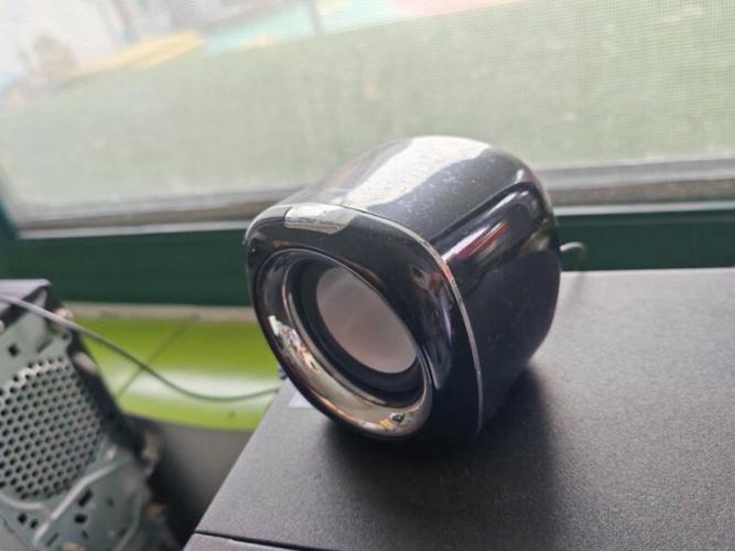 纽曼bt56音响拆解方法