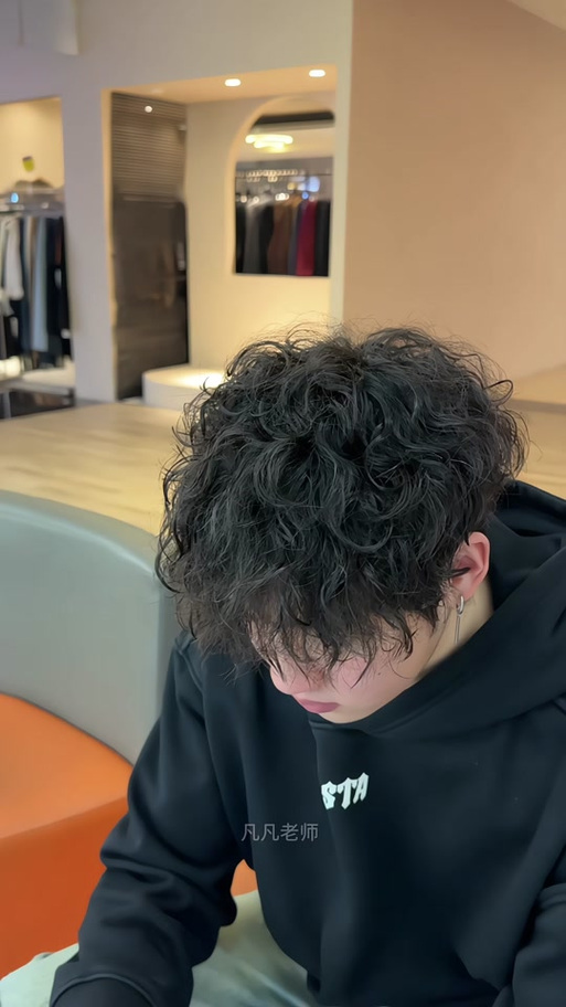胖子适合烫什么发型男生