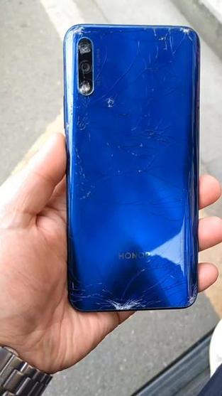 荣耀9x玻璃后盖碎了还能修吗