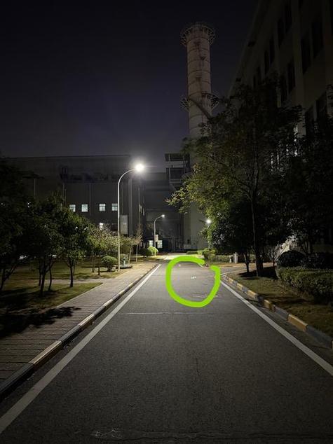 苹果拍图片照会自动变暗