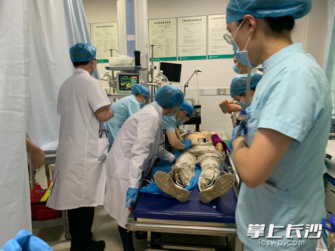 大牙烂了个大窟窿咋办