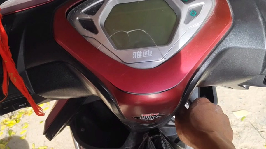 电动车转向灯闪关不掉的原因缩略图