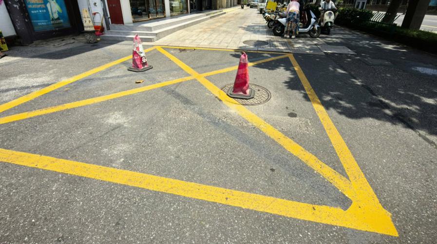 门口禁停区标志标线
