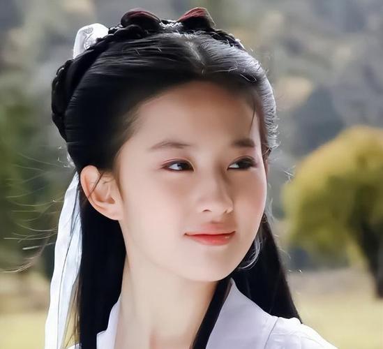 古墓小龙女是谁的女儿