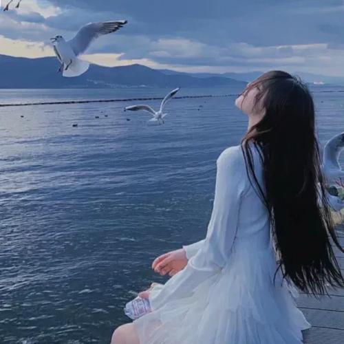 ins风雾霾蓝治愈系女生头像