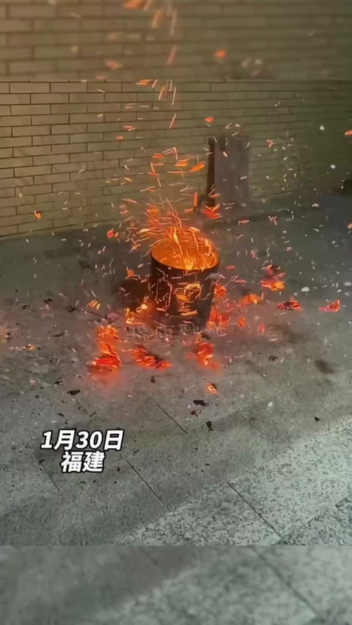 女人烧纸旋风有啥预兆