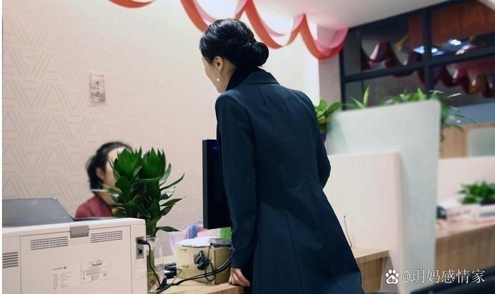 买保险女销售3