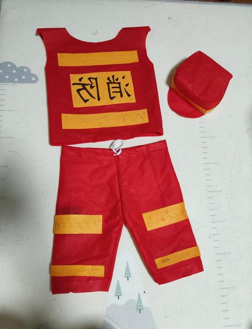儿童废纸箱制作衣服