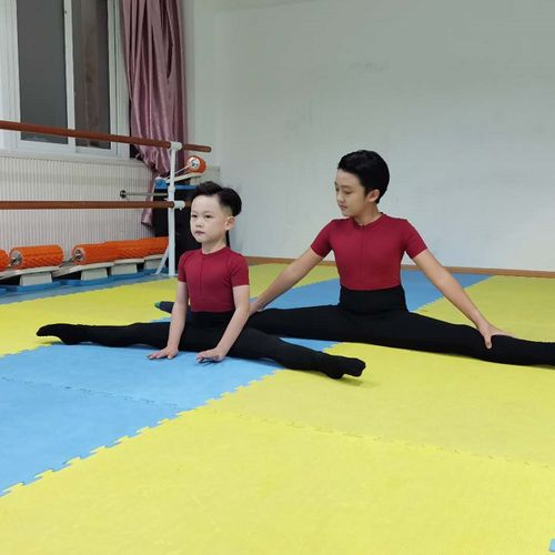 连脚裤改成踩脚裤步骤