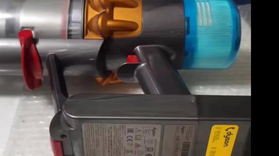 戴森吸尘器充完电后不工作