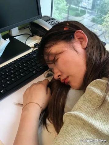 一晚上睡觉消耗多少斤