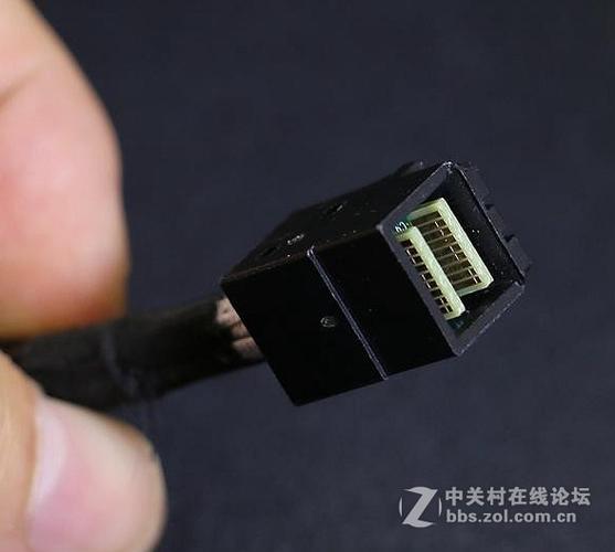 主板上u2接口什么样子