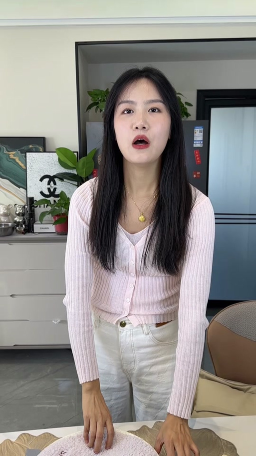抖音大头哥拍的美女是谁