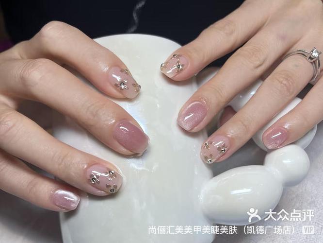 开美甲店的都是小姐吗