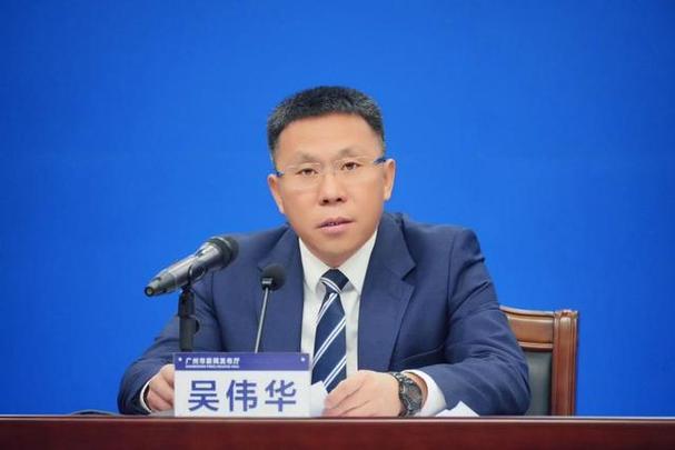 吴伟华