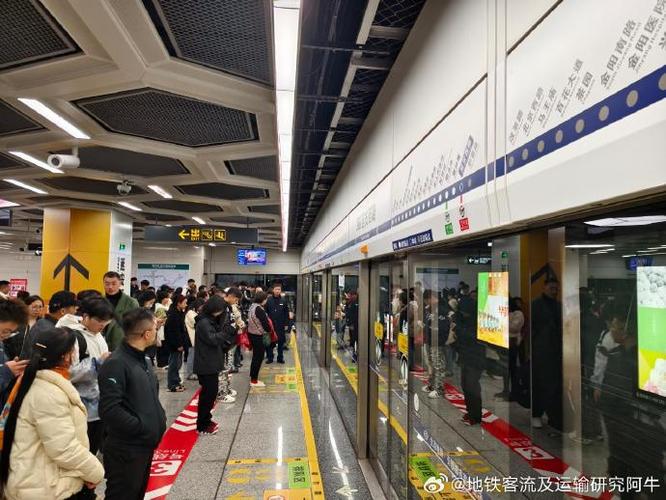 河滨公园地铁站