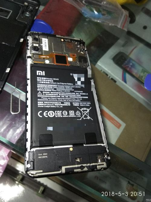 红米note5怎么打开后盖图解