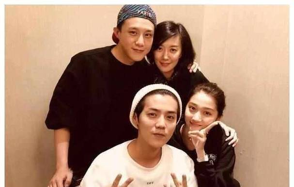 鹿晗父母是干什么的
