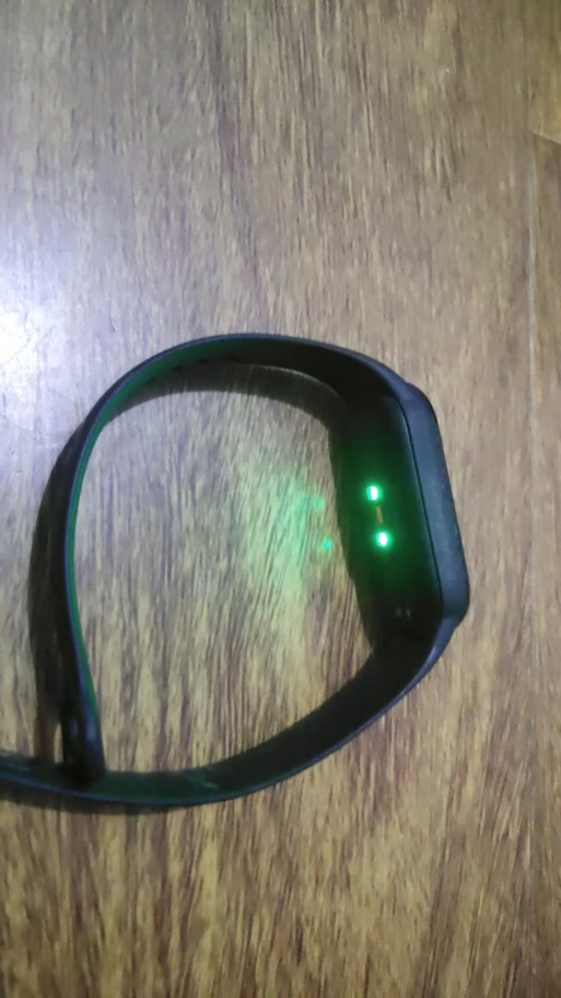 小米手环底部绿灯亮