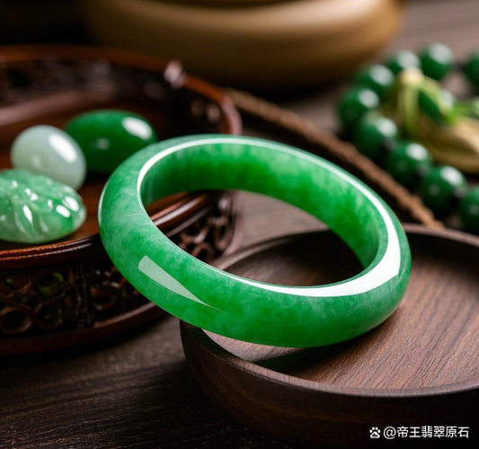 名家万翠手镯买过的说说