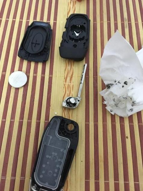 汽车遥控钥匙拆解缩略图