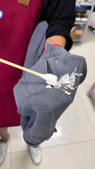 粘胶粘在衣服上用什么除掉截图