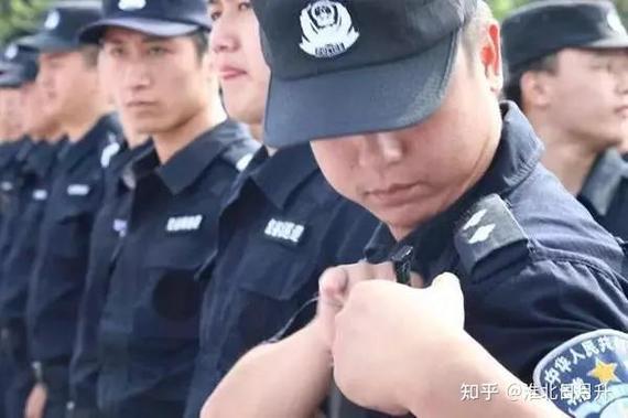 普通人怎么能当警察