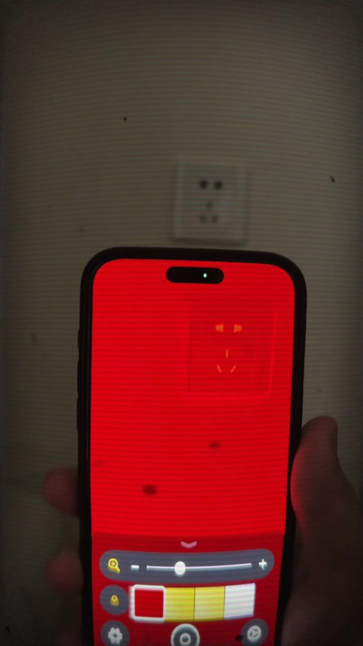 手机前置摄像头旁边小红点闪
