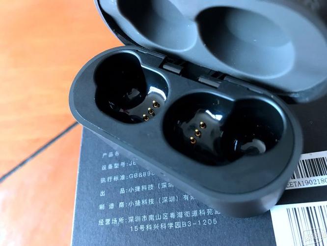蓝牙耳机盒盖子掉了怎么安