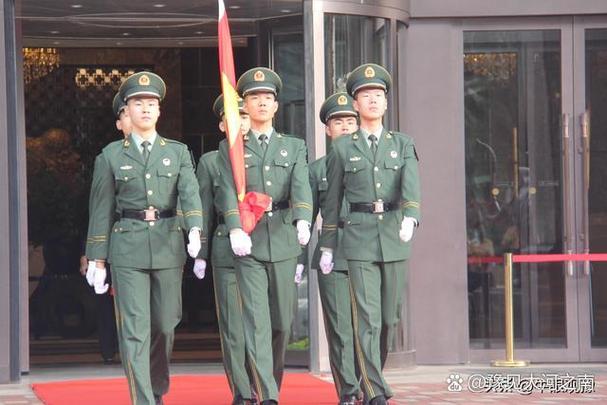 升国旗甩旗动作教程