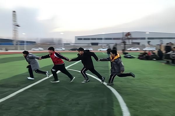 趣味游戏滚雪球视频