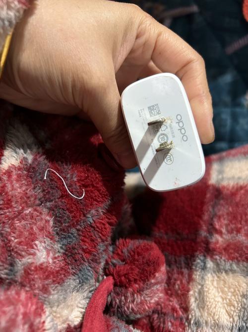 oppo手机充电闪红色的闪电