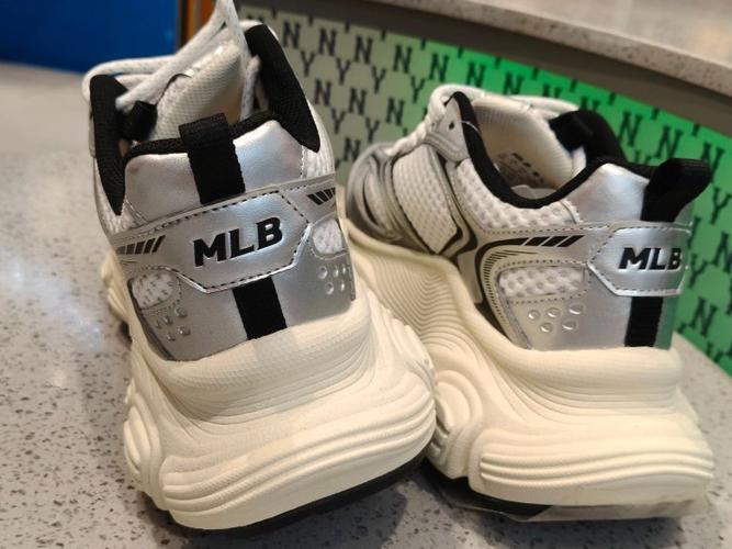 mlb帽子银色贴纸撕不撕