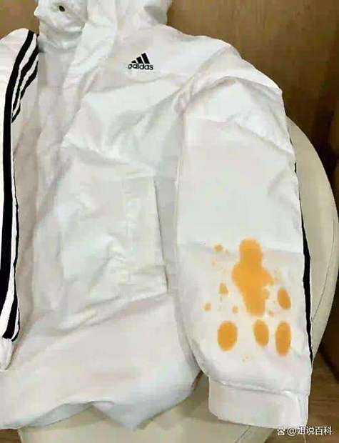 羽绒服上油印子怎么去除