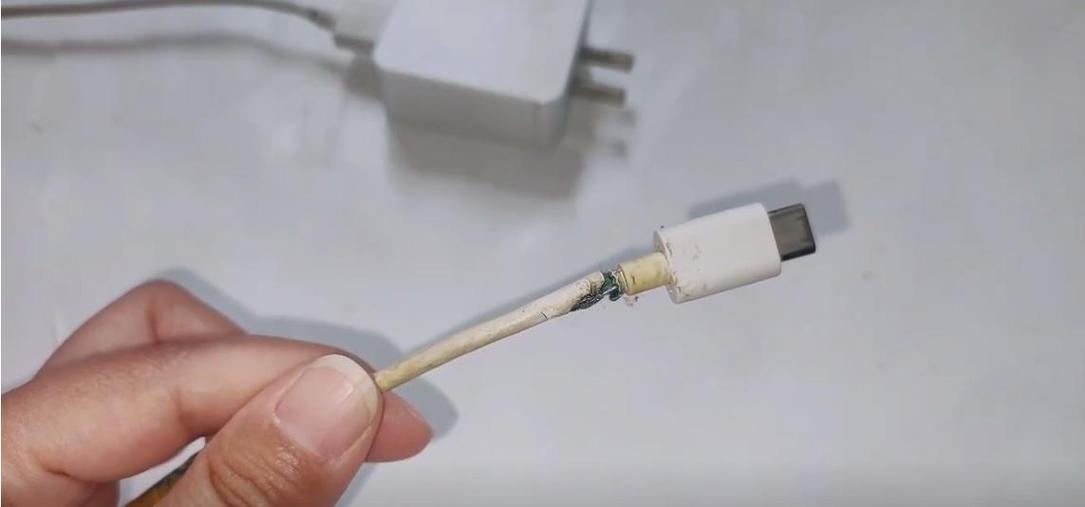 手机充电充一下断一下