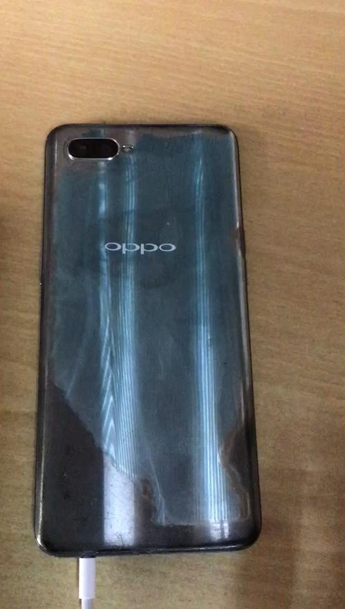 oppo自带的膜撕掉会留胶吗