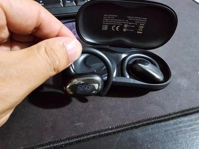 苹果蓝牙耳机用不用解锁