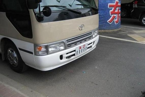 KN白色车牌